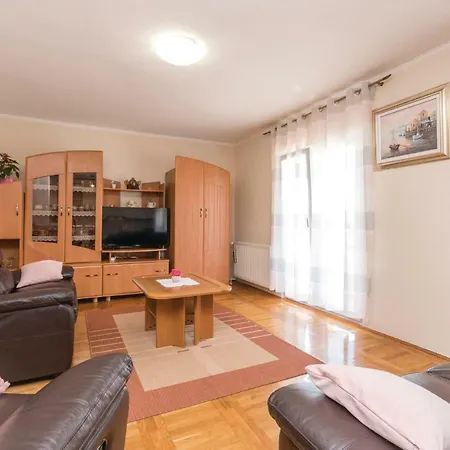 Three-bedroom In * Paljuv