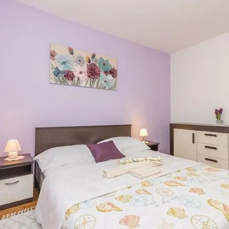 Three-bedroom In * Paljuv