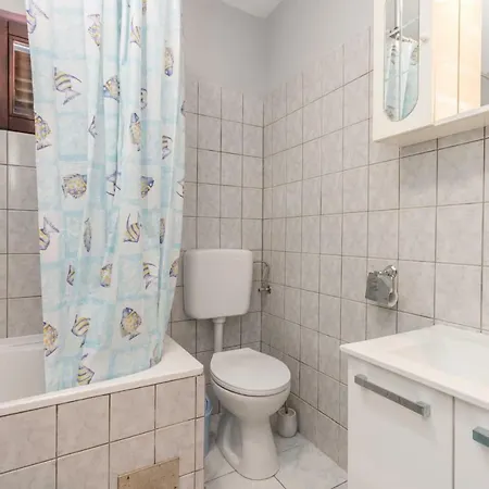 Three-bedroom In Apartment Paljuv