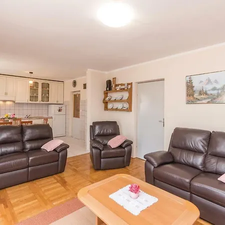 Apartment Three-bedroom In