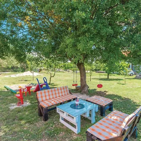 Three-bedroom In * Paljuv