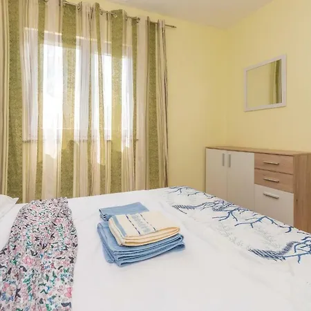Three-bedroom In Apartment Paljuv